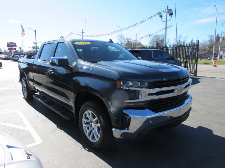 GREY, 2019 CHEVROLET SILVERADO 1500 CREW CAB Image 4