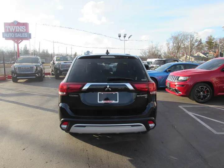 2019 MITSUBISHI OUTLANDER Image 3