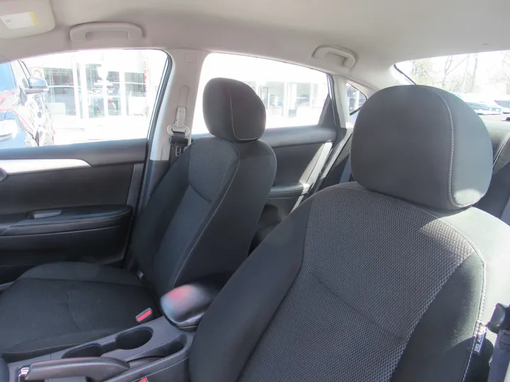 WHITE, 2019 NISSAN SENTRA Image 9
