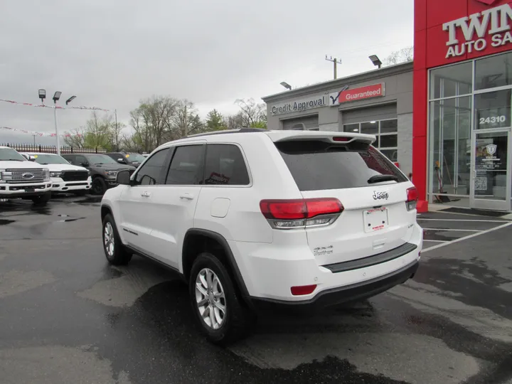 WHITE, 2021 JEEP GRAND CHEROKEE Image 2