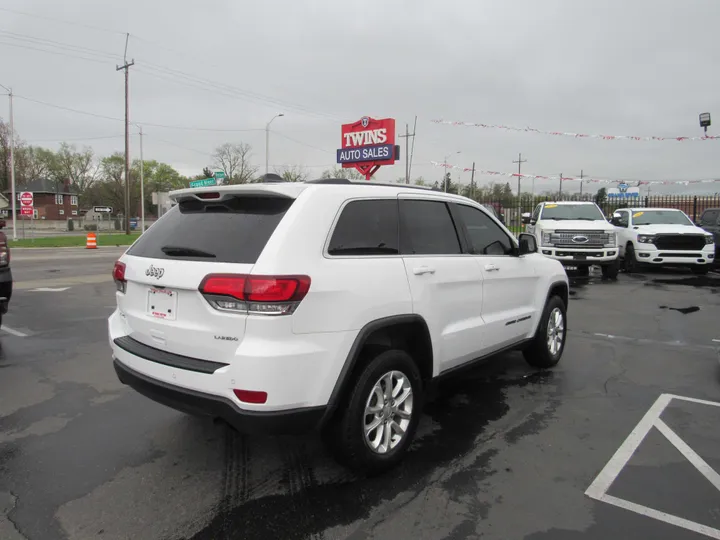 WHITE, 2021 JEEP GRAND CHEROKEE Image 3