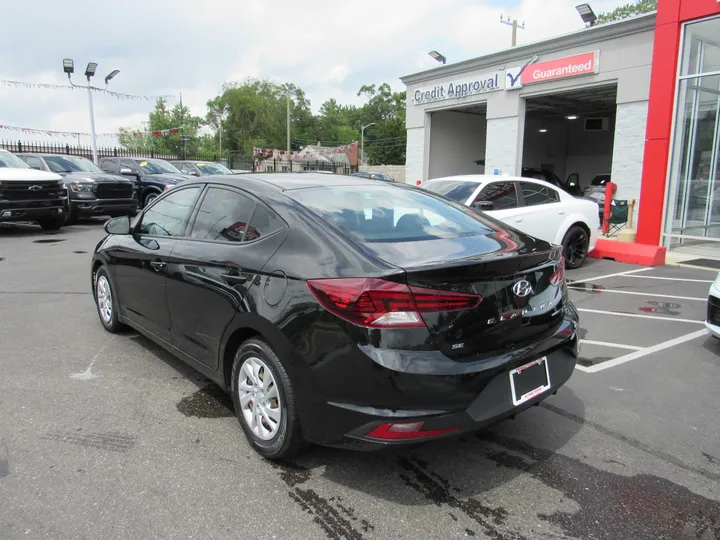 BLACK, 2020 HYUNDAI ELANTRA Image 2