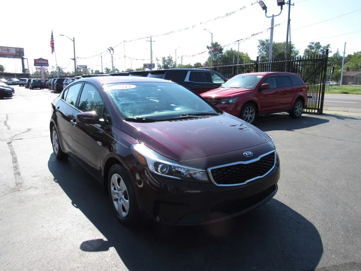 RED, 2017 KIA FORTE Image 4