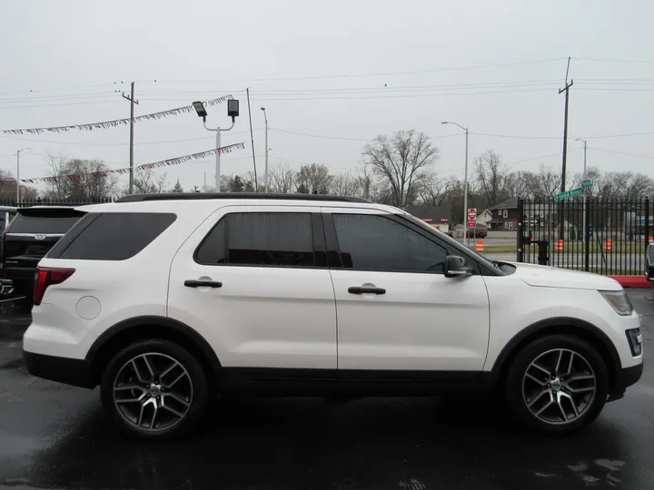 WHITE, 2016 FORD EXPLORER Image 5