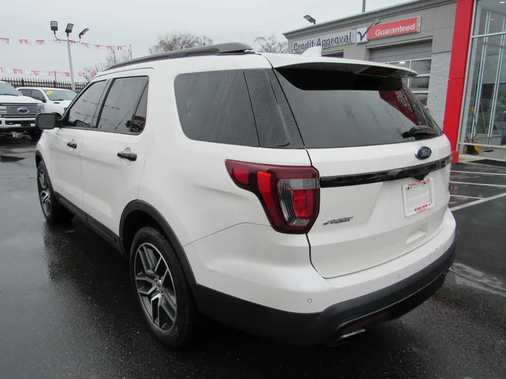 WHITE, 2016 FORD EXPLORER Image 8