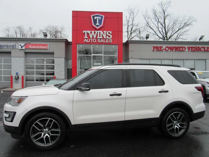 WHITE, 2016 FORD EXPLORER Image 1