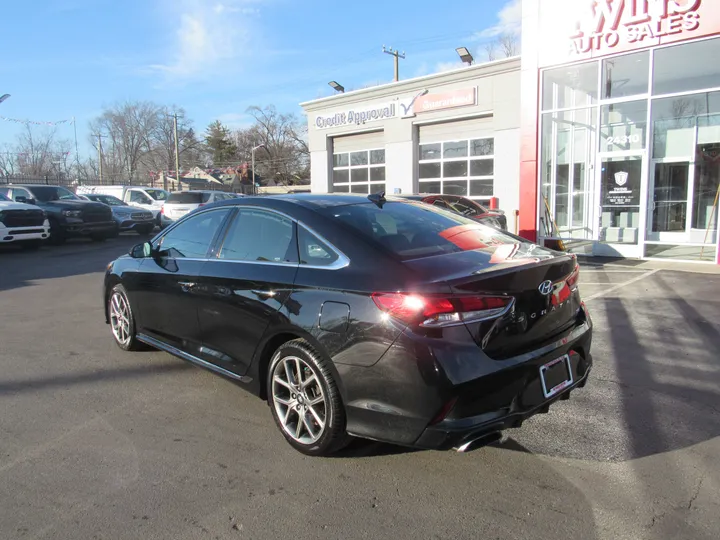 2019 HYUNDAI SONATA Image 2