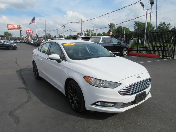 WHITE, 2018 FORD FUSION Image 4