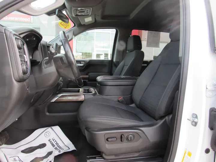 WHITE, 2021 CHEVROLET SILVERADO 1500 CREW CAB Image 6