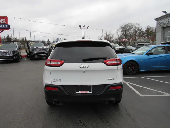 WHITE, 2017 JEEP CHEROKEE Image 3