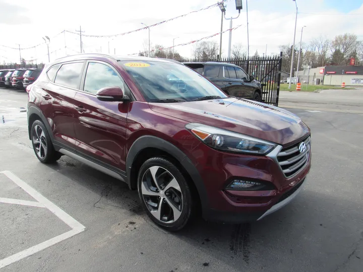 RED, 2017 HYUNDAI TUCSON Image 5