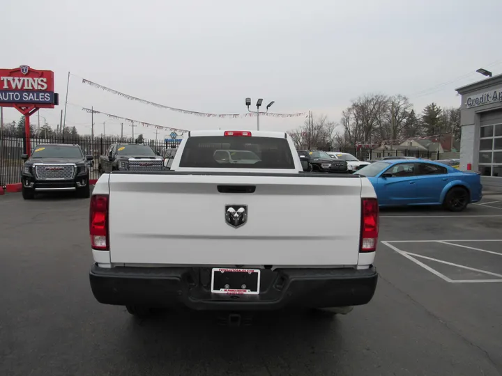 WHITE, 2018 RAM 1500 REGULAR CAB Image 3