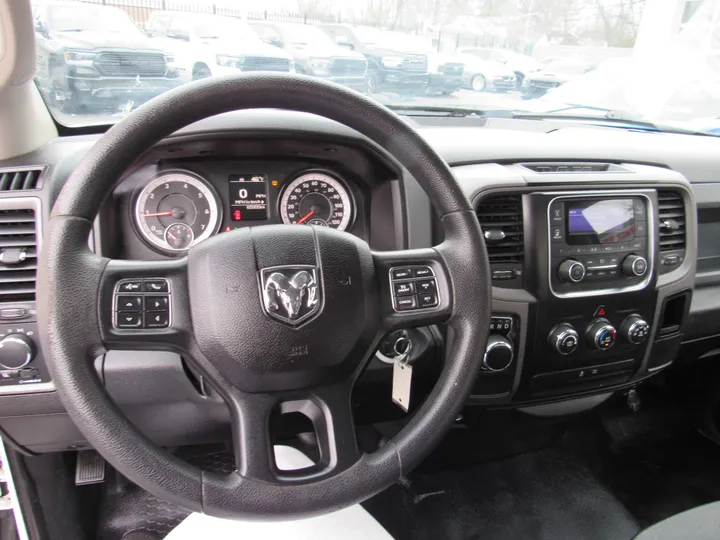 WHITE, 2018 RAM 1500 REGULAR CAB Image 7