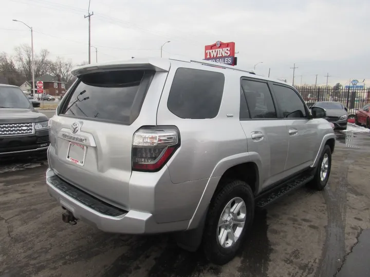 SILVER, 2016 TOYOTA 4RUNNER Image 6