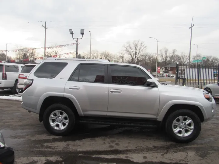 SILVER, 2016 TOYOTA 4RUNNER Image 5