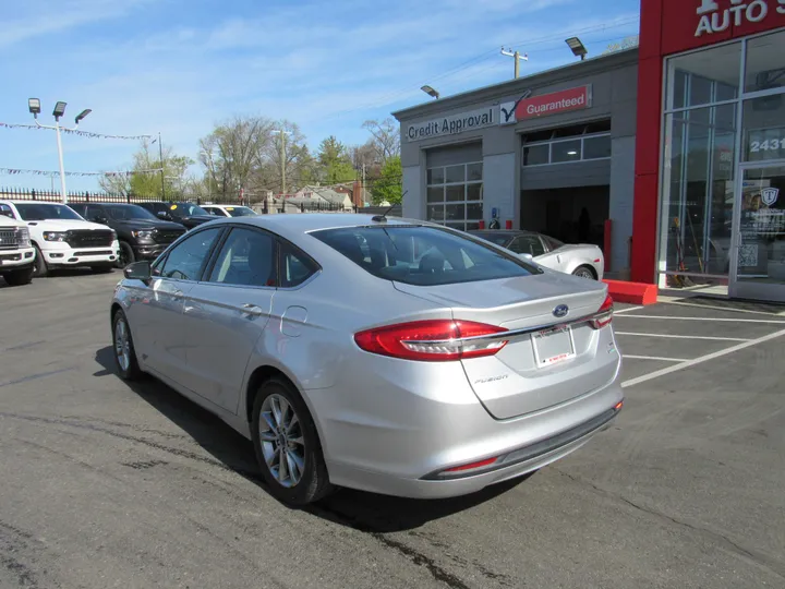 SILVER, 2017 FORD FUSION Image 2