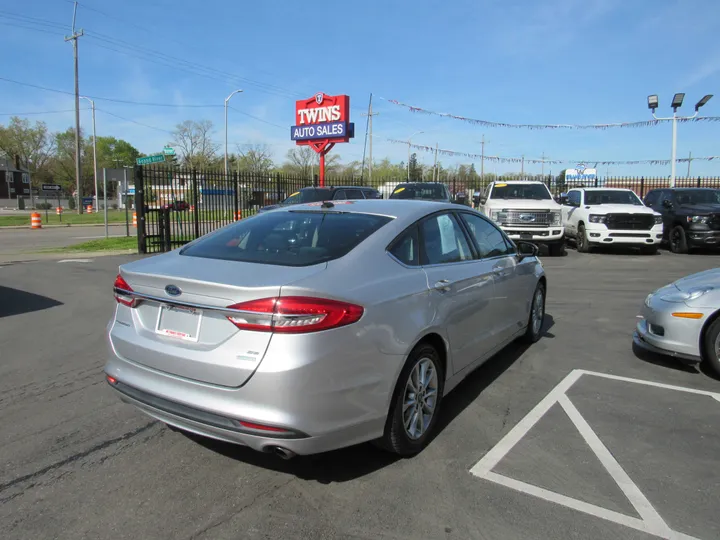 SILVER, 2017 FORD FUSION Image 3