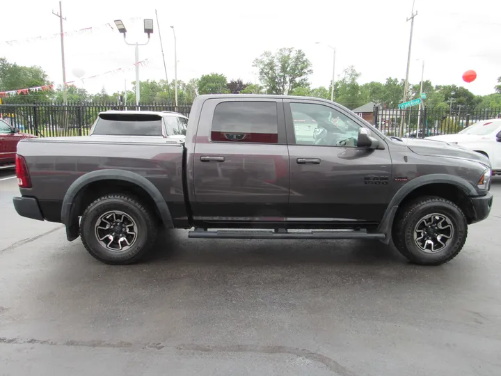 GREY, 2016 RAM 1500 CREW CAB Image 5