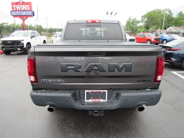 GREY, 2016 RAM 1500 CREW CAB Image 7