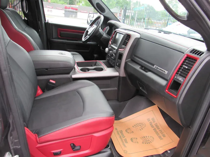GREY, 2016 RAM 1500 CREW CAB Image 8