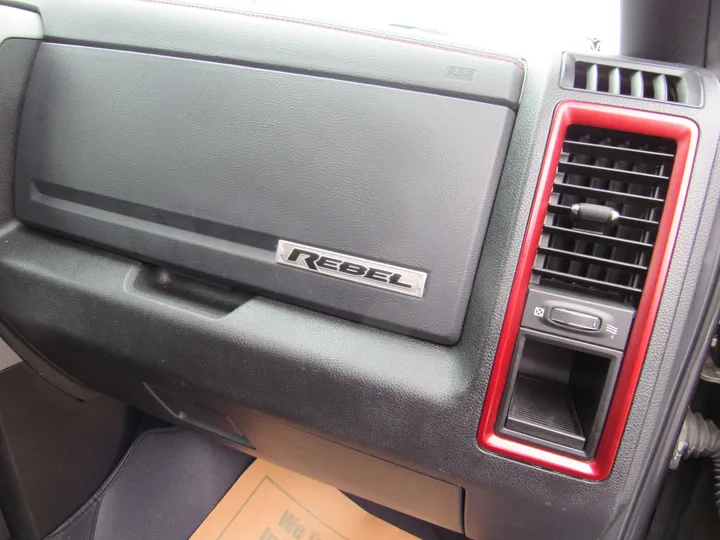 GREY, 2016 RAM 1500 CREW CAB Image 9