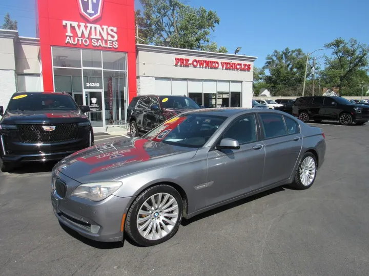 GREY, 2009 BMW 7 SERIES Image 2