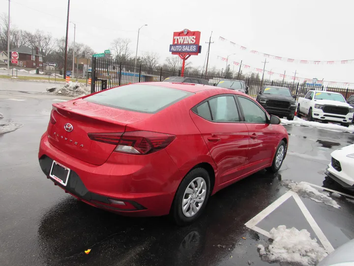 RED, 2020 HYUNDAI ELANTRA Image 4