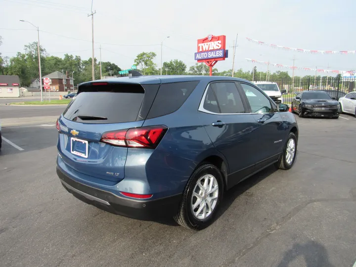 BLUE, 2024 CHEVROLET EQUINOX Image 3