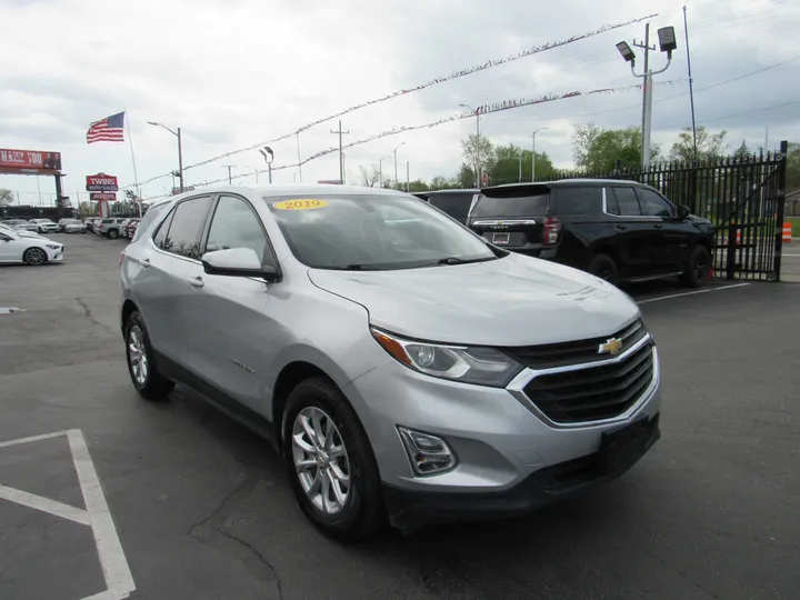 SILVER, 2019 CHEVROLET EQUINOX Image 4