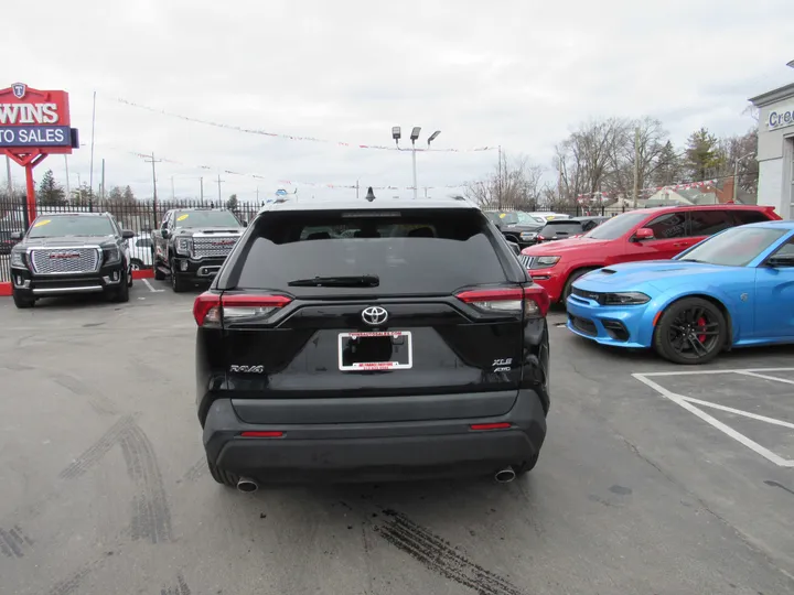 BLACK, 2019 TOYOTA RAV4 Image 3