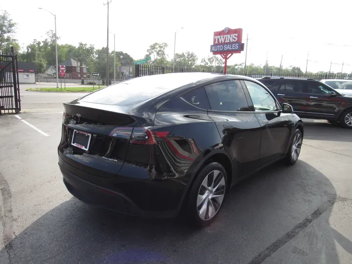 BLACK, 2021 TESLA MODEL Y Image 3