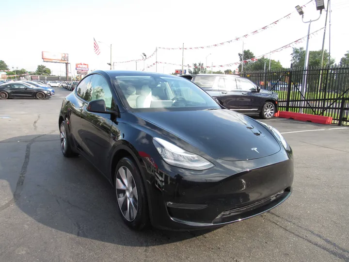 BLACK, 2021 TESLA MODEL Y Image 4