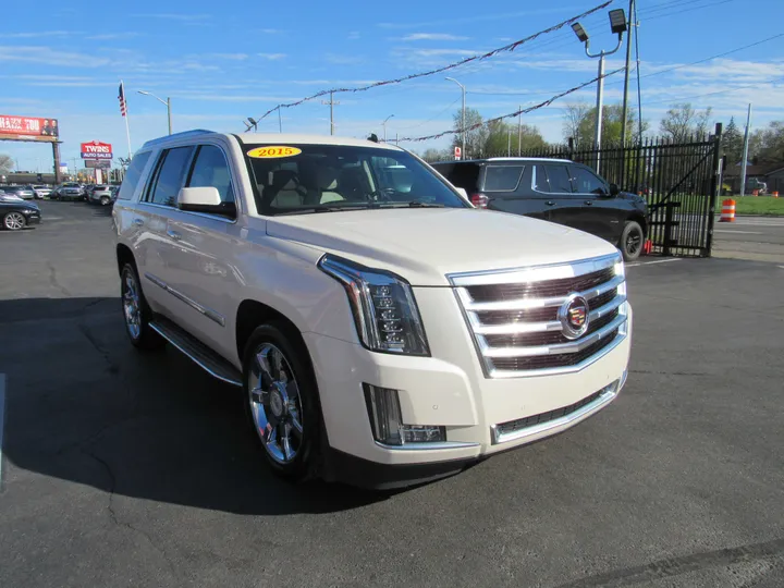 WHITE, 2015 CADILLAC ESCALADE Image 4