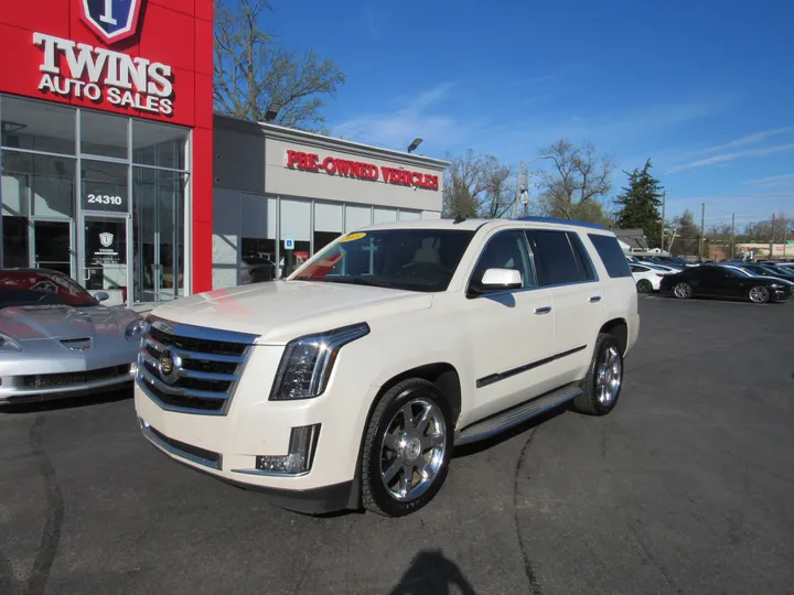 WHITE, 2015 CADILLAC ESCALADE Image 5