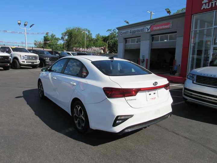 WHITE, 2020 KIA FORTE Image 2