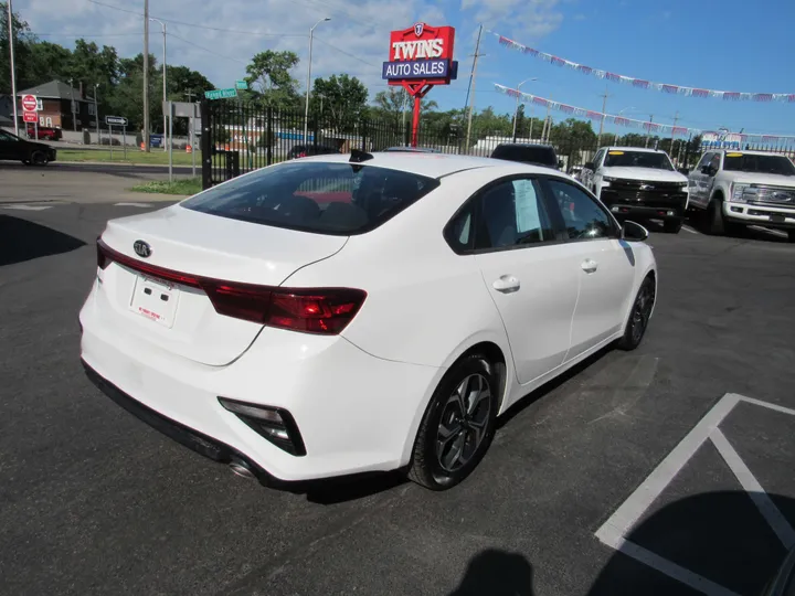 WHITE, 2020 KIA FORTE Image 3