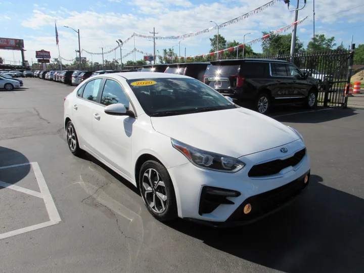 WHITE, 2020 KIA FORTE Image 4