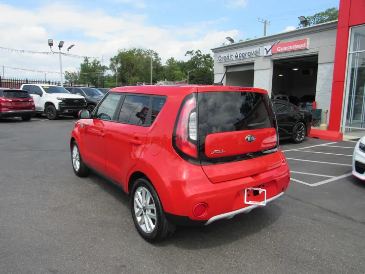 RED, 2019 KIA SOUL Image 2