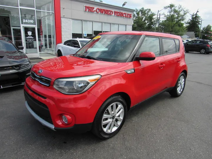 RED, 2019 KIA SOUL Image 5