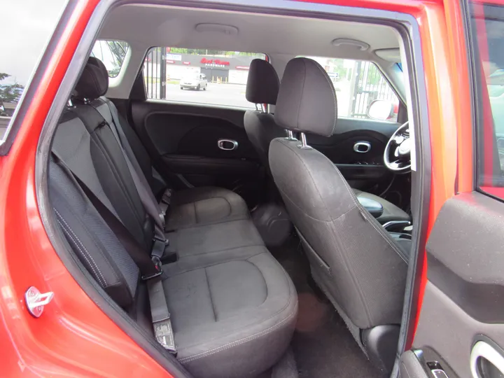 RED, 2019 KIA SOUL Image 12