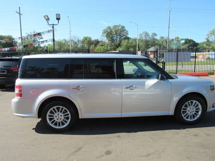 SILVER, 2018 FORD FLEX Image 2