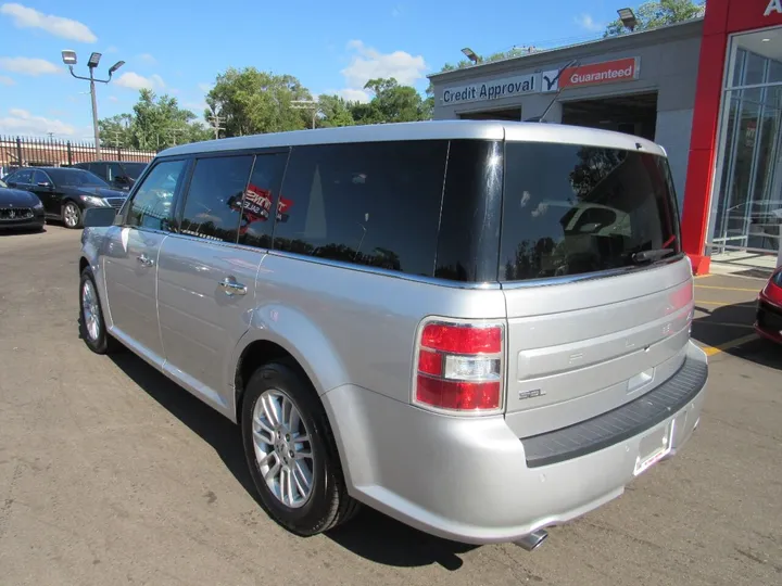 SILVER, 2018 FORD FLEX Image 8