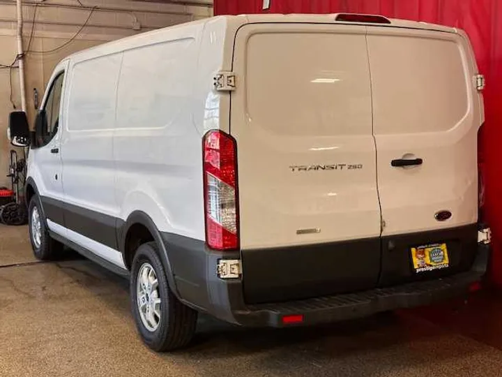 WHITE, 2016 FORD TRANSIT VAN 250 Image 3