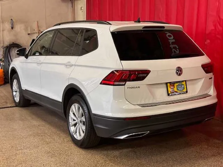 WHITE, 2020 VOLKSWAGEN TIGUAN 7 PASSENGER Image 3