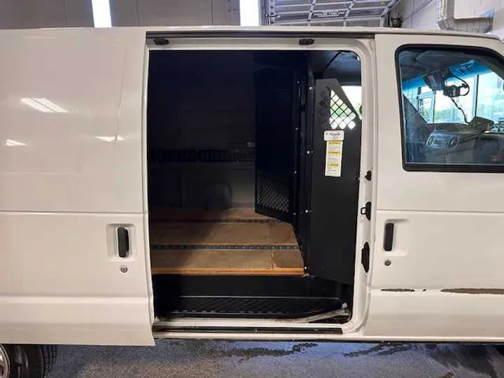 WHITE, 2013 FORD ECONOLINE Image 8