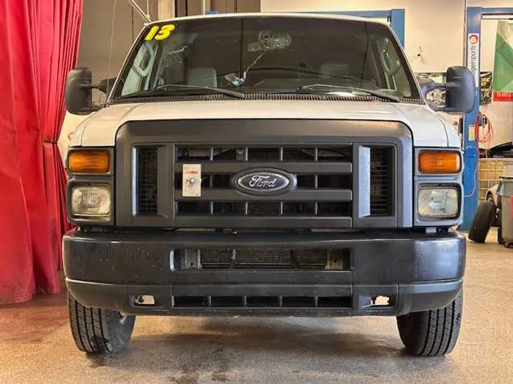 WHITE, 2013 FORD ECONOLINE Image 10