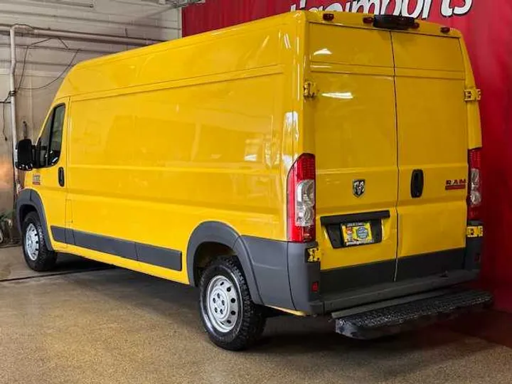 YELLOW, 2018 RAM PROMASTER 2500 Image 3