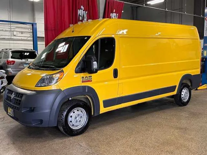 YELLOW, 2018 RAM PROMASTER 2500 Image 11