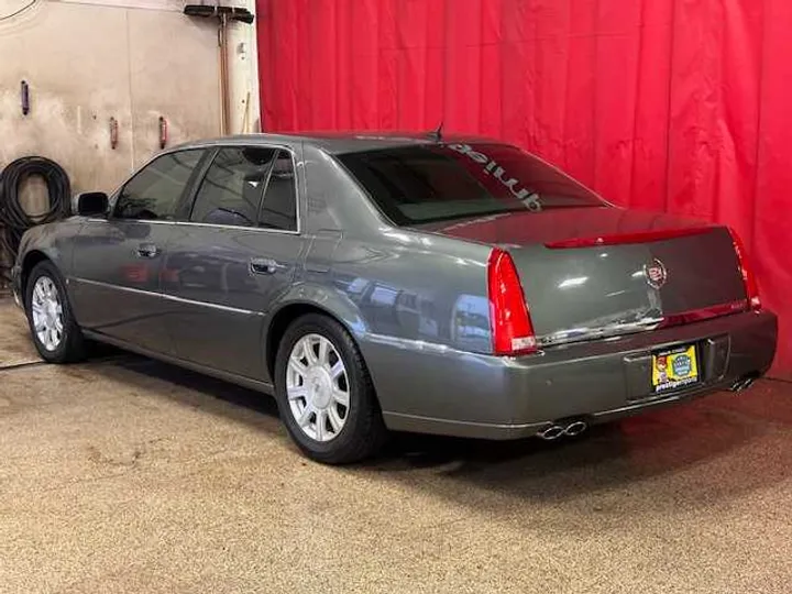 PEWTER, 2008 CADILLAC DTS Image 3