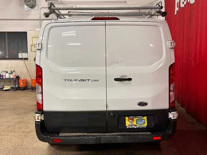 WHITE, 2017 FORD TRANSIT 250 VAN Image 4